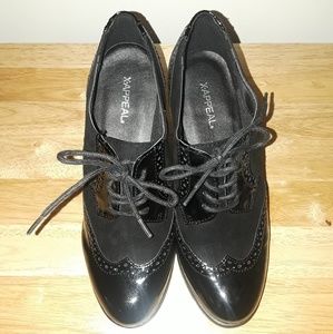Black  pumps